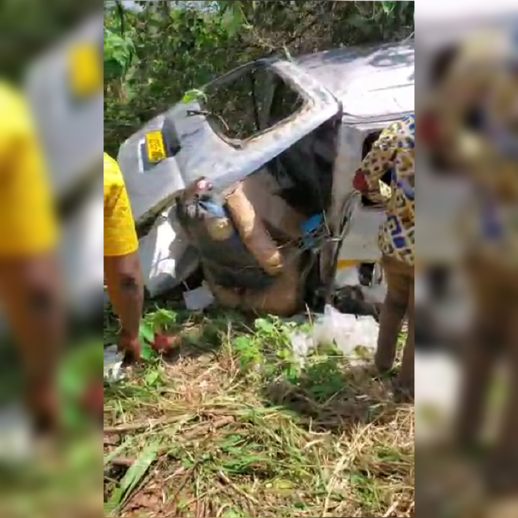 Several perishes from a gory accident on the Kumasi-Techiman Highway (Videos)